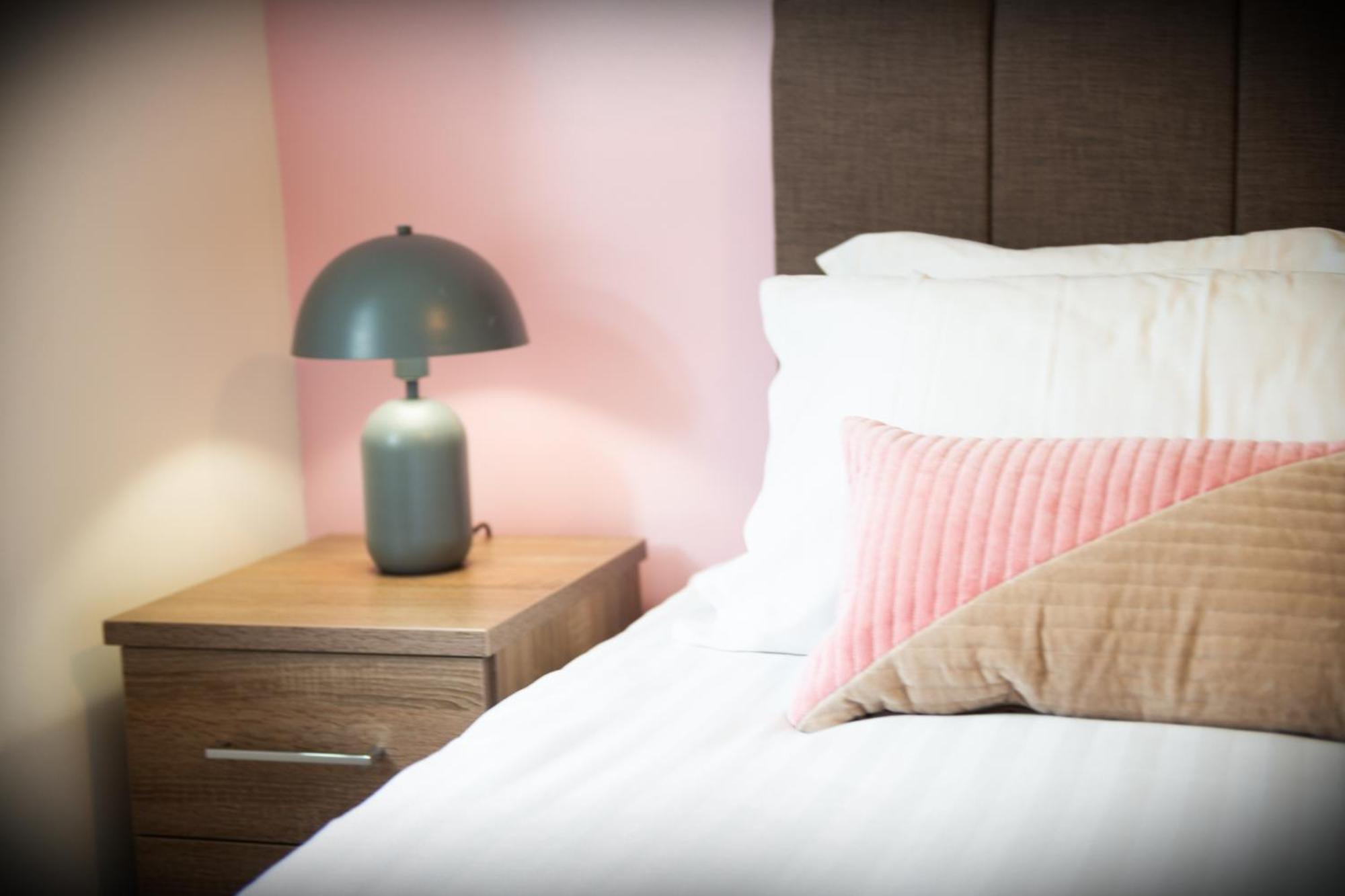 The 'Pinky' - Beautiful 1 Bed Apartment In Hatfield - Free Parking - Near Uni & Business Park - Big Savings On Long Stays 外观 照片